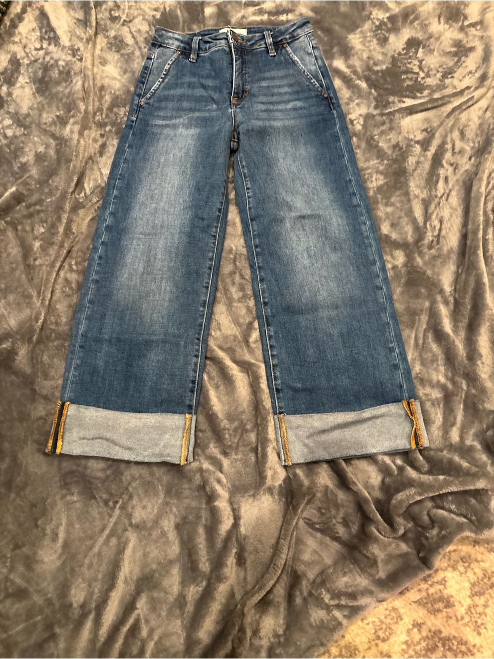 Wide-Leg Cuffed Women's Jeans - Mid Blue